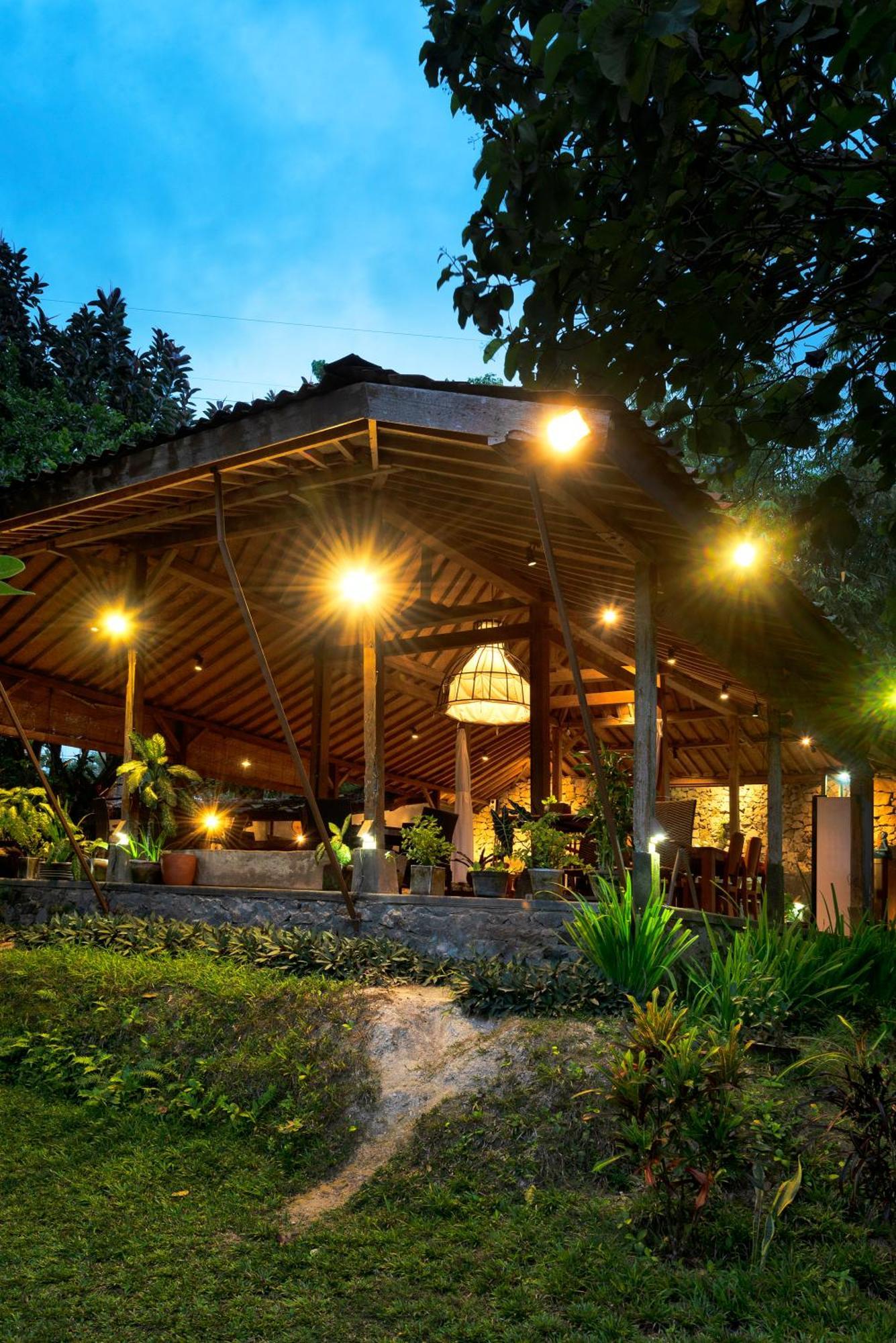 Villa Blue Steps Yogyakarta Exteriör bild