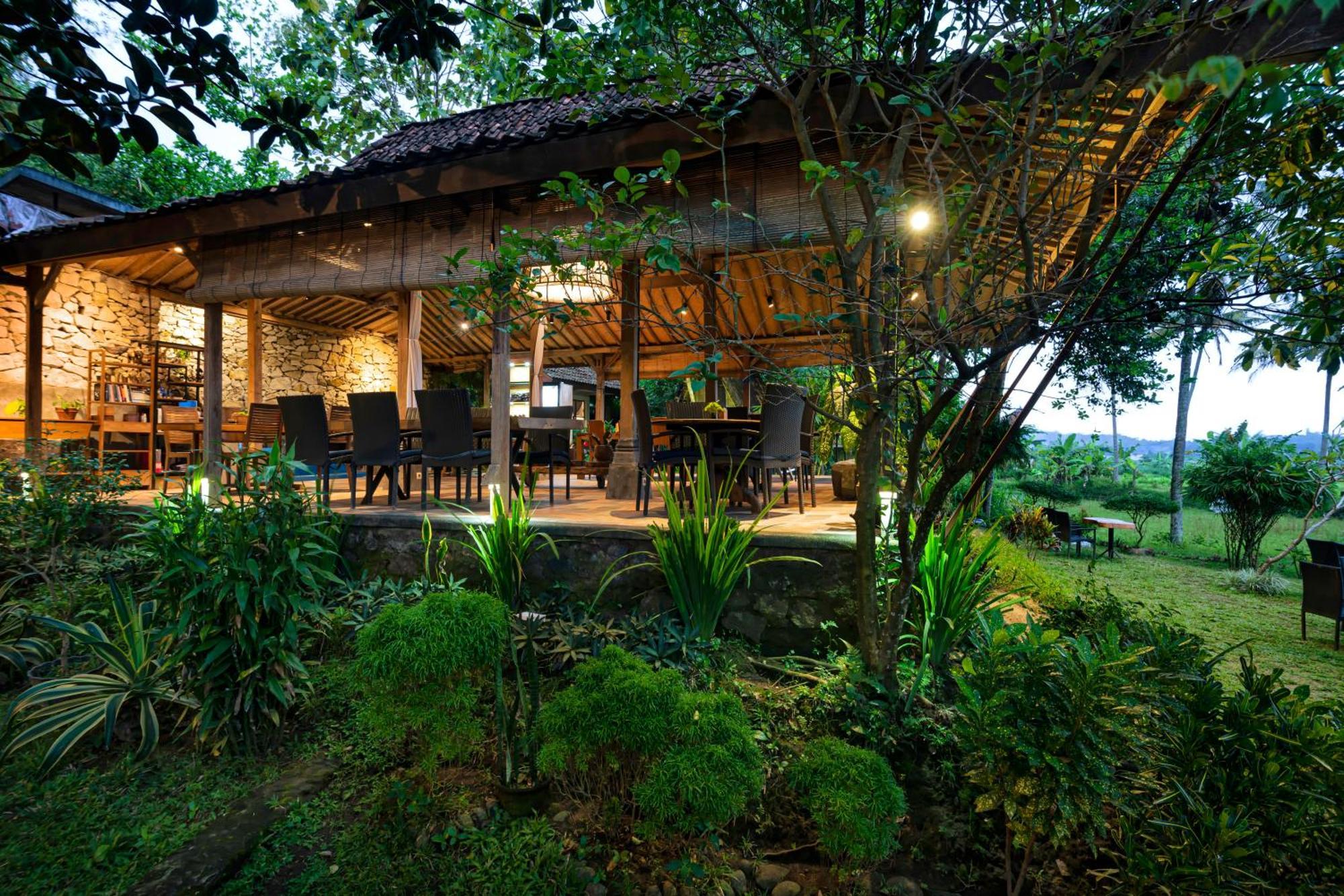 Villa Blue Steps Yogyakarta Exteriör bild